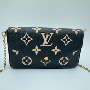 LOUIS VUITTON
Empreinte Monogram Giant Felicie Pochette Black Beige